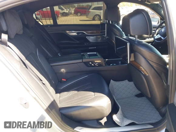 2016 BMW 7 Series 750i xDrive with VIN WBA7F2C52GG417733, listed as a IAAI auction lot 42040625 with 91,007 mi miles. Bid and sale history available at carsss.com. Image 8.