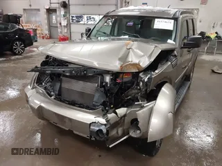 2007 Dodge Nitro SLT z VIN 1D8GU58K57W673543, wystawiony jako IAAI lot #41574634 z przebiegiem 64 286 mil mil oraz . Historia ofert i sprzedaży dostępna na DreamBid. Obrazek 6.