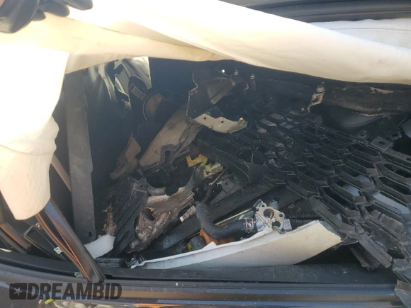 2025 Toyota Camry LE z VIN 4T1DAACK4SU046049, wystawiony jako Copart lot #42629345 z przebiegiem Nie podano mil oraz Nie do naprawy • Non repairable. Historia ofert i sprzedaży dostępna na DreamBid. Obrazek 10.