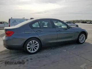 2018 BMW 3 Series 320i z VIN WBA8A9C55JAH14312, wystawiony jako Copart lot #49729535 z przebiegiem 54 867 mil mil oraz Czysty tytuł • Clean title. Historia ofert i sprzedaży dostępna na DreamBid. Obrazek 3.