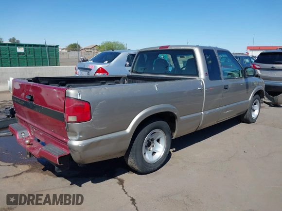 2000 GMC Sonoma SLS z VIN 1GTCS19W5Y8227668, wystawiony jako IAAI lot #41834733 z przebiegiem Nie podano mil oraz . Historia ofert i sprzedaży dostępna na DreamBid. Obrazek 4.