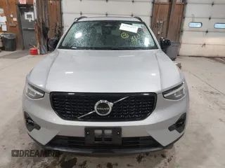 2024 Volvo XC40 Plus Dark Theme с VIN YV4L12UL0R2366601, выставлен на аукционе IAAI как лот 42206699 с пробегом 14 701 миль миль и . История ставок и продаж доступна на DreamBid. Изображение 12.