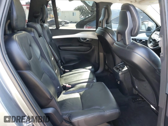 2018 Volvo XC90 Momentum with VIN YV4102PK3J1341909, listed as a IAAI auction lot 41992093 with 1 mi miles. Bid and sale history available at carsss.com. Image 8.