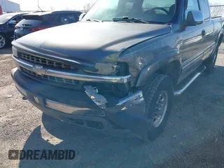 2000 Chevrolet Silverado 2500 LT with VIN 1GCGK29U0YE331086, listed as a IAAI auction lot 41973282 with 137,999 mi miles. Bid and sale history available at carsss.com. Image 6.