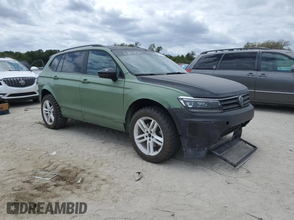 2018 Volkswagen Tiguan SEL z VIN 3VV3B7AX9JM024440, wystawiony jako Copart lot #54984015 z przebiegiem 108 727 mil mil oraz Czysty tytuł • Clean title. Historia ofert i sprzedaży dostępna na DreamBid. Obrazek 4.