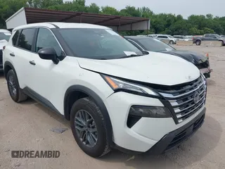 2024 Nissan Rogue S z VIN 5N1BT3AA0RC714789, wystawiony jako IAAI lot #42248915 z przebiegiem 23 294 mil mil oraz . Historia ofert i sprzedaży dostępna na DreamBid. Obrazek 1.
