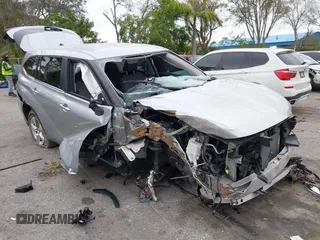 2024 Toyota Highlander LE z VIN 5TDKDRAH3RS533041, wystawiony jako IAAI lot #41373901 z przebiegiem 18 222 mil mil oraz . Historia ofert i sprzedaży dostępna na DreamBid. Obrazek 1.