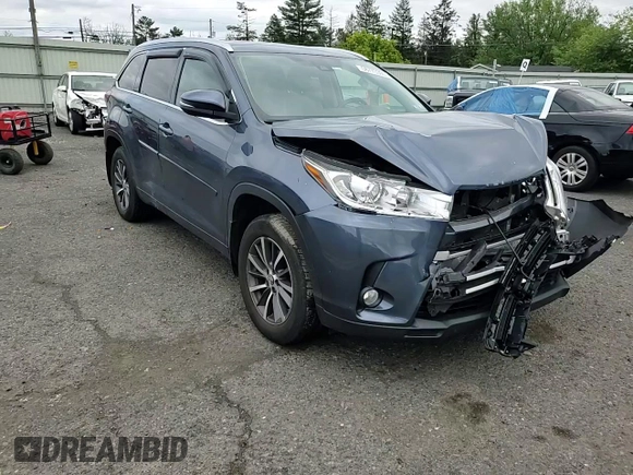 2018 Toyota Highlander SE z VIN 5TDJZRFH4JS862146, wystawiony jako Copart lot #58773395 z przebiegiem 64 210 mil mil oraz Szkoda całkowita • Salvage title. Historia ofert i sprzedaży dostępna na DreamBid. Obrazek 14.