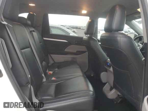 2018 Toyota Highlander LE with VIN 5TDZARFH0JS039501, listed as a Copart auction lot 59581135 with 103,389 mi miles and Salvage title. Bid and sale history available at DreamBid. Image 11.