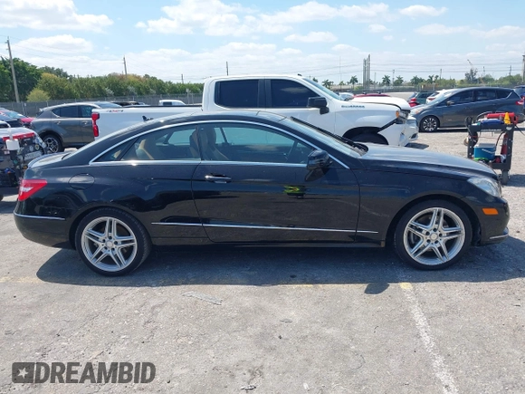 2013 Mercedes-Benz E-Class E 350 with VIN WDDKJ5KB1DF212769, listed as a IAAI auction lot 42064928 with 62,500 mi miles. Bid and sale history available at carsss.com. Image 14.