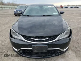 2015 Chrysler 200 C z VIN 1C3CCCEG6FN543638, wystawiony jako Copart lot #54553705 z przebiegiem 54 056 mil mil oraz Szkody całkowita. Historia ofert i sprzedaży dostępna na DreamBid. Obrazek 5.