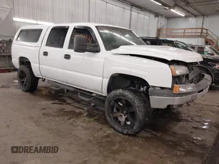 2006 Chevrolet Silverado 1500 LT1 with VIN 2GCEK13T961221041, listed as a IAAI auction lot 41497944 with 156,026 mi miles. Bid and sale history available at carsss.com. Image 1.