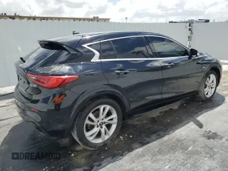 2017 Infiniti QX30 with VIN SJKCH5CP1HA033054, listed as a Copart auction lot 46324785 with 122,633 mi miles and Clean title. Bid and sale history available at DreamBid. Image 3.