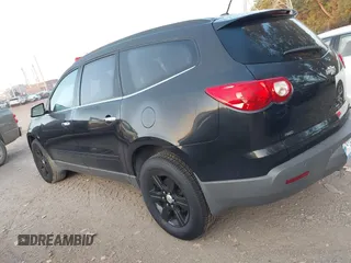 2012 Chevrolet Traverse 1LT z VIN 1GNKVGED4CJ270725, wystawiony jako IAAI lot #40300933 z przebiegiem Nie podano mil oraz . Historia ofert i sprzedaży dostępna na DreamBid. Obrazek 3.