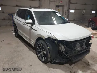 2022 Volkswagen Tiguan SEL R-Line with VIN 3VV4B7AX8NM163906, listed as a IAAI auction lot 41471093 with 30,077 mi miles. Bid and sale history available at carsss.com. Image 1.