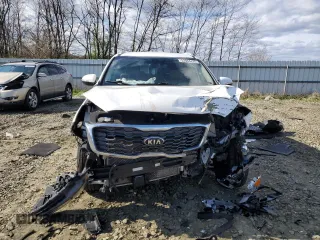 2019 Kia Sorento EX z VIN 5XYPHDA54KG533829, wystawiony jako Copart lot #52804435 z przebiegiem 121 139 mil mil oraz Szkoda całkowita • Salvage title. Historia ofert i sprzedaży dostępna na DreamBid. Obrazek 5.
