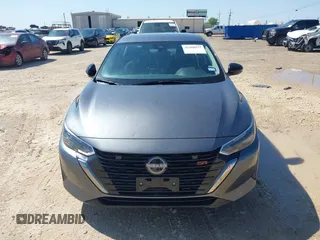 2025 Nissan Sentra SR z VIN 3N1AB8DV8SY309598, wystawiony jako IAAI lot #42460527 z przebiegiem 3 690 mil mil oraz . Historia ofert i sprzedaży dostępna na DreamBid. Obrazek 12.