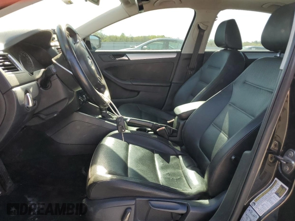 2013 Volkswagen Jetta SE z VIN 3VWDP7AJ2DM287127, wystawiony jako Copart lot #53473695 z przebiegiem 107 569 mil mil oraz Szkoda całkowita • Salvage title. Historia ofert i sprzedaży dostępna na DreamBid. Obrazek 7.