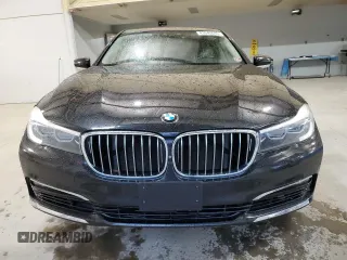 2017 BMW 7 Series 740i xDrive with VIN WBA7E4C53HGU99097, listed as a Copart auction lot 43945695 with 117,790 mi miles and Salvage Title. Bid and sale history available at carsss.com. Image 5.