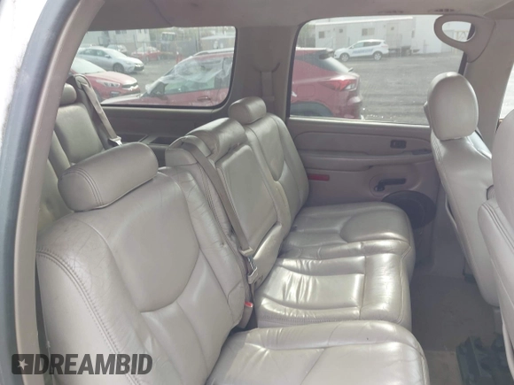 2004 Chevrolet Suburban Z71 with VIN 3GNFK16ZX4G103404, listed as a IAAI auction lot 42100161 with 321,012 mi miles. Bid and sale history available at carsss.com. Image 8.