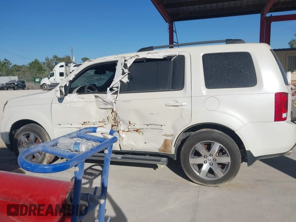 2015 Honda Pilot Touring with VIN 5FNYF3H98FB017564, listed as a IAAI auction lot 41587390 with 162,676 mi miles. Bid and sale history available at carsss.com. Image 14.