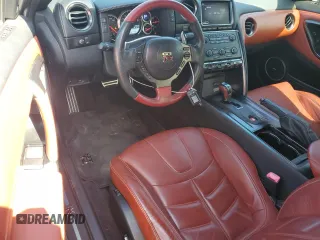 2014 Nissan GT-R Premium z VIN JN1AR5EF0EM270336, wystawiony jako Copart lot #53300865 z przebiegiem 18 769 mil mil oraz Tytuł czysty. Historia ofert i sprzedaży dostępna na DreamBid. Obrazek 8.