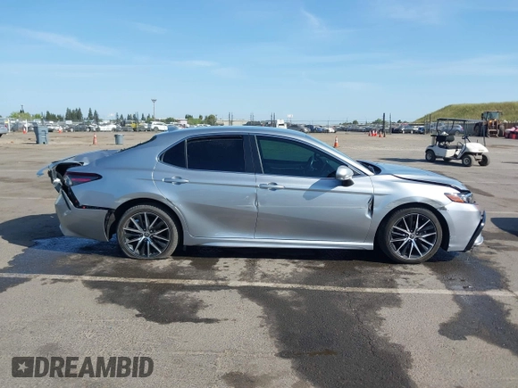 2022 Toyota Camry SE z VIN 4T1G11AK3NU638448, wystawiony jako IAAI lot #42087578 z przebiegiem 58 529 mil mil oraz . Historia ofert i sprzedaży dostępna na DreamBid. Obrazek 13.