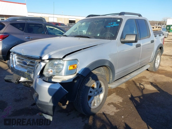 2010 Ford Explorer Sport Trac XLT z VIN 1FMEU3BE6AUF01646, wystawiony jako IAAI lot #41646440 z przebiegiem 58 473 mil mil oraz . Historia ofert i sprzedaży dostępna na DreamBid. Obrazek 18.
