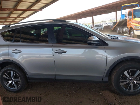 2018 Toyota RAV4 XLE with VIN 2T3WFREV5JW426314, listed as a IAAI auction lot 42075341 with 69,862 mi miles. Bid and sale history available at carsss.com. Image 13.