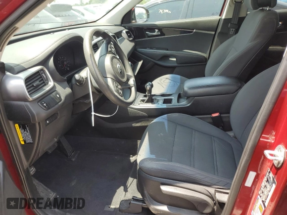 2016 Kia Sorento LX z VIN 5XYPGDA59GG096713, wystawiony jako Copart lot #55785105 z przebiegiem 83 160 mil mil oraz Czysty tytuł • Clean title. Historia ofert i sprzedaży dostępna na DreamBid. Obrazek 7.