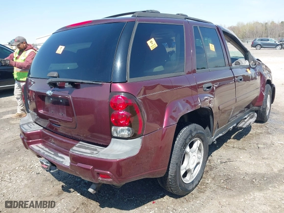 2007 Chevrolet TrailBlazer LS with VIN 1GNDS13S972124367, listed as a IAAI auction lot 41851140 with 151,021 mi miles. Bid and sale history available at carsss.com. Image 4.