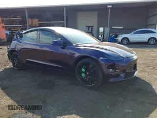 2020 Tesla Model 3 Standard Range Plus z VIN 5YJ3E1EA9LF599332, wystawiony jako IAAI lot #41563213 z przebiegiem Nie podano mil oraz . Historia ofert i sprzedaży dostępna na DreamBid. Obrazek 1.