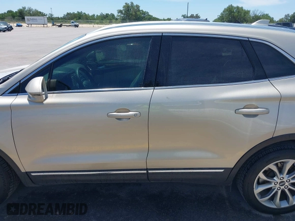 2017 Lincoln MKC Select z VIN 5LMCJ2C91HUL52596, wystawiony jako IAAI lot #42247931 z przebiegiem 81 126 mil mil oraz . Historia ofert i sprzedaży dostępna na DreamBid. Obrazek 14.