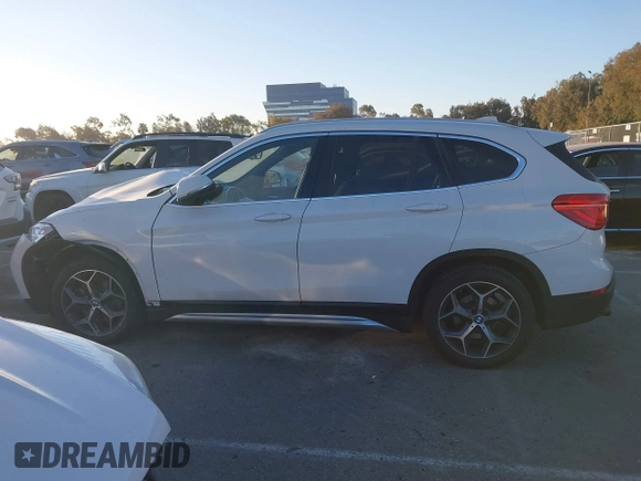 2019 BMW X1 sDrive28i z VIN WBXHU7C54K3H45462, wystawiony jako IAAI lot #41209117 z przebiegiem 52 719 mil mil oraz . Historia ofert i sprzedaży dostępna na DreamBid. Obrazek 14.