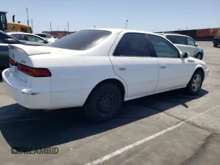 1997 Toyota Camry LE z VIN 4T1BG22K1VU780603, wystawiony jako Copart lot #56991075 z przebiegiem 136 511 mil mil oraz Czysty tytuł • Clean title. Historia ofert i sprzedaży dostępna na DreamBid. Obrazek 3.