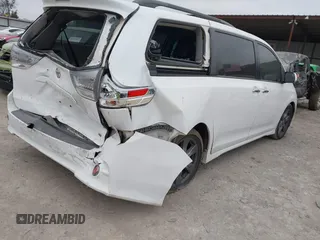 2018 Toyota Sienna SE with VIN 5TDXZ3DC3JS910458, listed as a IAAI auction lot 40980174 with 133,139 mi miles and . Bid and sale history available at DreamBid. Image 4.