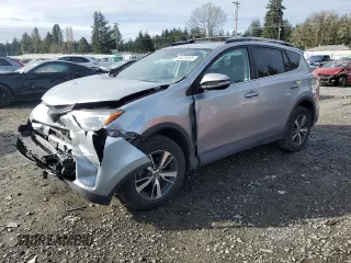 2018 Toyota RAV4 XLE with VIN 2T3RFREV6JW815119, listed as a Copart auction lot 49270895 with 109,427 mi miles and Salvage Title. Bid and sale history available at carsss.com. Image 1.