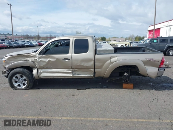 2006 Toyota Tacoma PreRunner with VIN 5TETU62N36Z164347, listed as a IAAI auction lot 41862319 with 395,554 mi miles. Bid and sale history available at carsss.com. Image 15.