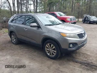 2011 Kia Sorento EX with VIN 5XYKU3A17BG103340, listed as a IAAI auction lot 41944274 with 195,927 mi miles. Bid and sale history available at carsss.com. Image 1.