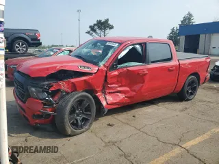 2021 Ram 1500 Big Horn z VIN 1C6SRFFT0MN598173, wystawiony jako Copart lot #59539465 z przebiegiem Nie podano mil oraz Szkoda całkowita • Salvage title. Historia ofert i sprzedaży dostępna na DreamBid. Obrazek 1.