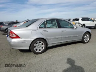 2005 Mercedes-Benz C 320 with VIN WDBRF64J75F581799, listed as a Copart auction lot 75458214 with 136,432 mi miles and Clean Title. Bid and sale history available at DreamBid. Image 3.