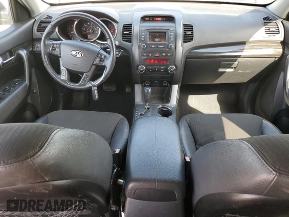2012 Kia Sorento EX с VIN 5XYKU3A69CG248327, выставлен на аукционе Copart как лот 52068555 с пробегом 197 536 миль миль и Списание • Salvage title. История ставок и продаж доступна на DreamBid. Изображение 8.