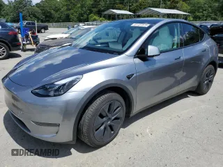 2024 Tesla Model Y Long Range with VIN 7SAYGDEE7RA308338, listed as a Copart auction lot 61137375 with 19,501 mi miles and Salvage title. Bid and sale history available at DreamBid. Image 1.