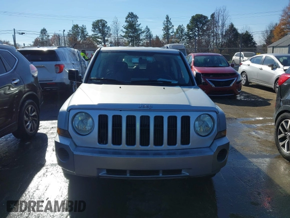 2008 Jeep Patriot Sport with VIN 1J8FT28W38D798125, listed as a IAAI auction lot 41004403 with 98,841 mi miles. Bid and sale history available at carsss.com. Image 12.