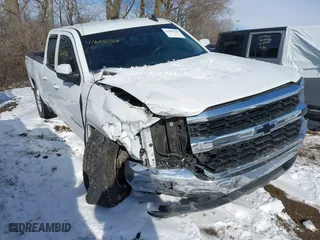 2018 Chevrolet Silverado 1500 LT with VIN 1GCVKREC7JZ173079, listed as a IAAI auction lot 41602728 with 147,685 mi miles. Bid and sale history available at carsss.com. Image 1.