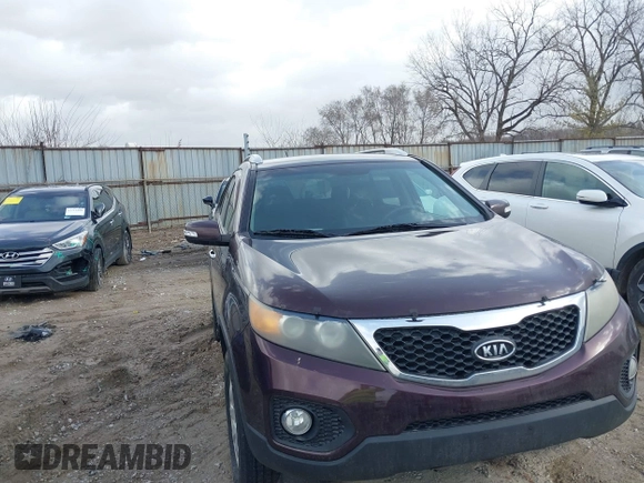 2011 Kia Sorento LX with VIN 5XYKTDA11BG085202, listed as a IAAI auction lot 41726128 with 181,210 mi miles. Bid and sale history available at carsss.com. Image 6.