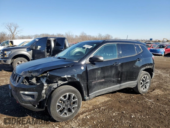 2019 Jeep Compass Trailhawk with VIN 3C4NJDDB1KT727756, listed as a Copart auction lot 42439055 with 104,525 mi miles and Salvage Title. Bid and sale history available at carsss.com. Image 1.