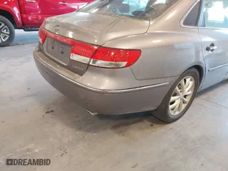 2006 Hyundai Azera SE with VIN KMHFC46F46A106177, listed as a IAAI auction lot 41643689 with 159,182 mi miles. Bid and sale history available at carsss.com. Image 6.