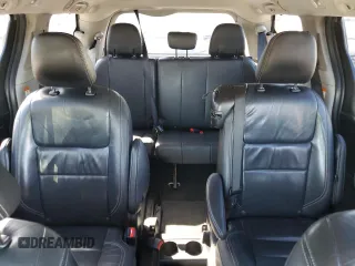 2018 Toyota Sienna SE с VIN 5TDXZ3DC1JS951963, выставлен на аукционе Copart как лот 54760995 с пробегом 184 542 миль миль и Чистый • Clean title. История ставок и продаж доступна на DreamBid. Изображение 10.