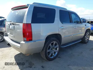 2007 Cadillac Escalade z VIN 1GYFK63877R130222, wystawiony jako IAAI lot #42245310 z przebiegiem 141 638 mil mil oraz . Historia ofert i sprzedaży dostępna na DreamBid. Obrazek 4.